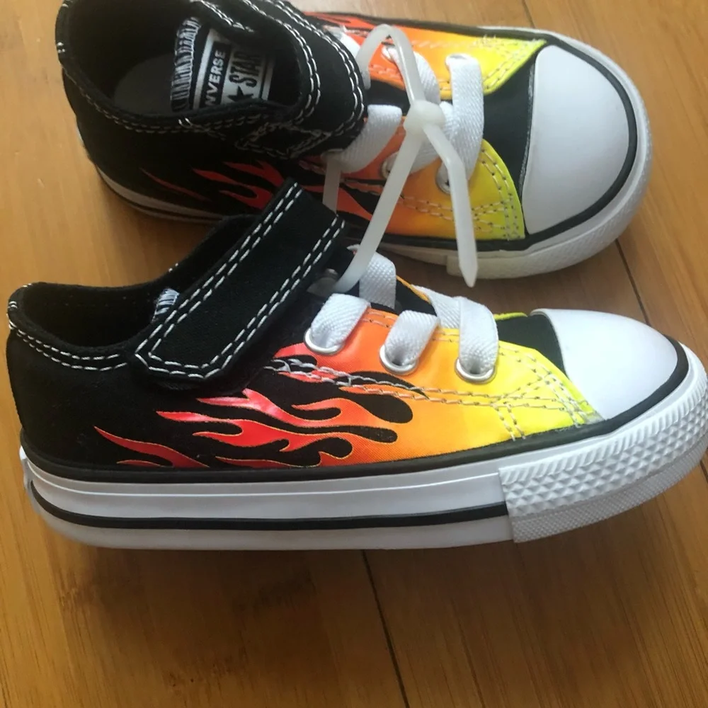 CHUCK TAYLOR ALL STAR ARCHIVE FLAMES todler size 6 unisex - Picture 1 of 6